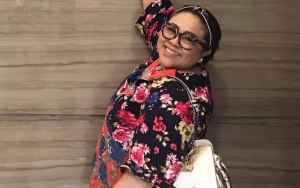  Beredar Foto Reka Ulang Adegan Nunung Di Toilet, Gaya Baju Tahanan dan Sandal Kinclong Disorot
