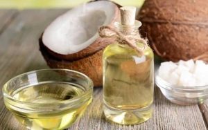 Buat Kulit Jadi Lembab Menggunakan Minyak Kelapa