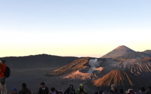 Banyak Wisatawan Asing yang Datang ke Gunung Bromo Demi Menikmati Keindahan Alamnya