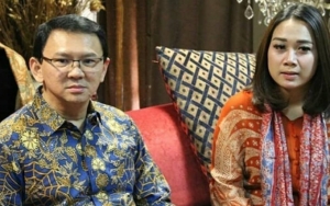 Puput Istri Ahok Pamer Perut Buncit 'Bukti' Hamil, Foto Ibadah di Gereja Jadi Sorotan