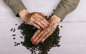 Mengangkat Sel Kulit Mati Dengan Scrub Ampas Kopi Sebagai Eksfoliator