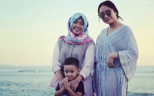 Putra Nagita Dipaksa Emak-Emak Foto di Toilet, Pengasuh Nangis Banjir Dukungan