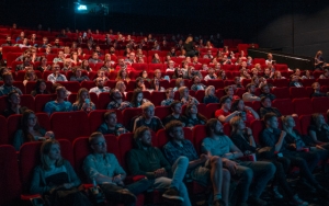 Menonton Film Yang Menarik Di Bioskop Sendiri Bisa Jadi Alternatif Yang Bagus