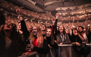 Menonton Acara/Konser Musik Gratis Juga Bisa Hilangkan Stres Loh