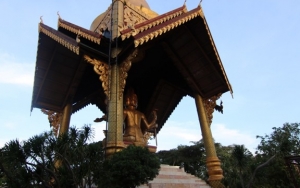 Nikmati Suasana Hening dan Tenang di Wisata Religi Patung Buddha Empat Wajah Surabaya