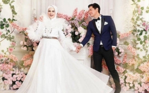  Berkaus Gombor, Foto Nyentrik Roger Danuarta-Cut Meyriska Menuju Sah Kembali Bikin Baper Berjamaah