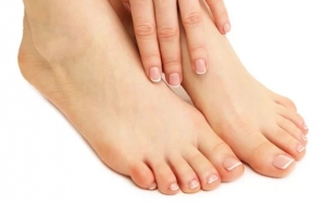 Istirahatkan Kaki Kirimu Setelah Beraktivitas Seharian dengan Tidur Miring ke Kanan