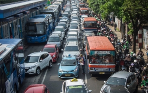 Soal Maju Mundur Kebijakan, DPRD Nilai Anies Hanya Ingin Tampil Beda dari Ahok