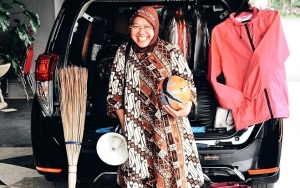 Hindari Macet, Risma Naik Ojek Online Demi Hadiri Kongres PDIP