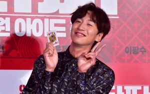 Lee Kwang Soo Dipuji Soal Keahlian Kocok Kartu Saat Syuting 'Tazza: One Eyed Jack'