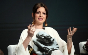 Kecantikan Anne Hathaway Saat Hamil Sukses Bikin Para Wanita Iri