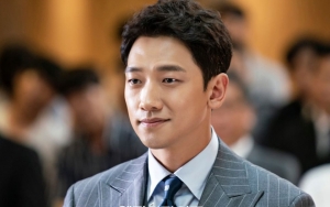 Rain Tetap Imut dan Menggemaskan Meski Dijambak Dua Orang Sekaligus di Foto Adegan 'Welcome 2 Life'