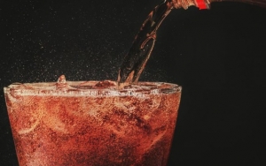 Awas, Terlalu Banyak Minum Soda dan Es Saat Menstruasi Bisa Menimbulkan Efek Negatif