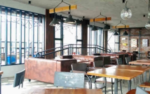 Kamu Akan Dibuat Terpesona dengan Desain Super Unik dari Brick & Barrel Bistro Bandung