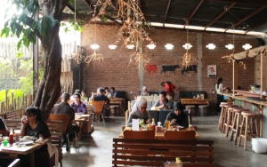 Buat Pecinta Daging, Wajib Banget Nih Mengunjungi Karnivor Resto di Bandung