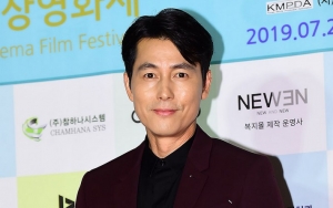 Jung Woo Sung Selfie di Lokasi 'Three Meals A Day', Dipuji Ganteng Meski Punya Kerutan