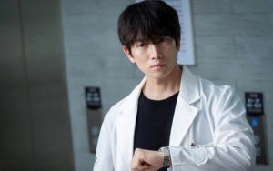 Akting Ji Sung di 'Doctor John' Dipuji Super Seksi hingga Sukses Membuat Para Pria Jatuh Cinta