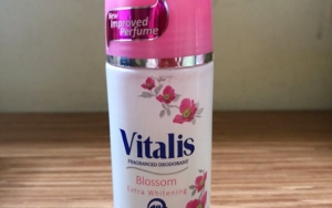 Vitalis Fragrance Roll-on White Blossom Deodorant, Bisa Membuat Kulit Ketiak Lebih Putih Alami