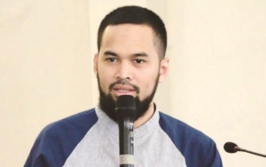 Teuku Wisnu 'Mangkal' Depan Masjid Dikira Tukang Es Doger Bikin Ngakak