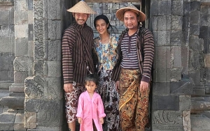 Atiqah Hasiholan dan Rio Dewanto Tampil Unik Saat Liburan, Salma Curi Perhatian Pakai Kebaya