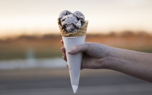 UMP Pecahkan MURI, Gelar Makan Es Krim Bersama Dengan 3.210 Siswa SD