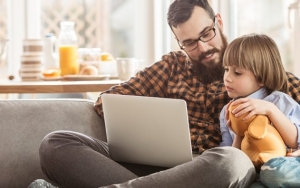 Sebisa Mungkin Selalu Dampingi Saat Anak Menggunakan Internet
