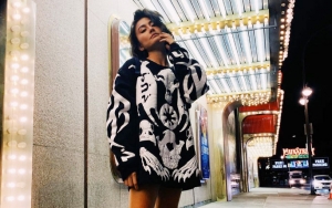 Agnes Monica Lagi-Lagi Pamer Penampilan Nyentrik Seksi, Jaket Kegedean Diledek Mirip Punya Ojol