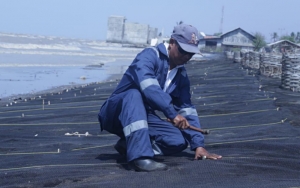 Ribuan Warga Terdampak Tumpahan Minyak Karawang, Pihak Pertamina Siap Tanggung Jawab