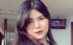 Meldi Bosan Cantik Pamer Pose 'Kebelet', Gaya Bibir Dower Jiplak Nikita Mirzani?