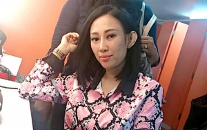 Dewi Sanca Ngidam Makan Kodok, Posting Foto Pakai Mukena Ngaku Berserah Diri