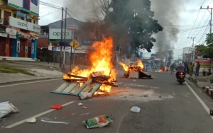 Negosiasi Kerusuhan Papua Gagal dan Berujung Lemparan Batu, 3 Polisi Terluka