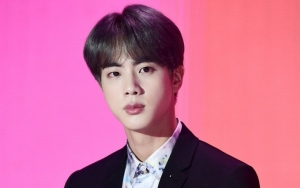 Efek Gabut, Jin BTS Goda ARMY Hingga 'Tampar' Fans Halu