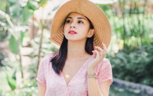Sempat Rahasiakan Identitas Kekasih, Kirana Larasati Pamer Selfie Bareng Bule 'Pacar Baru'?