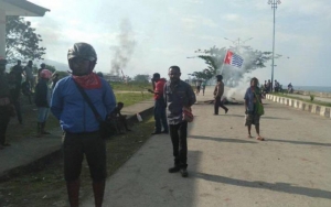 Kerusuhan Pecah di Fakfak, Massa Bersenjata Parang Serbu Pasar Hingga Bakar Kantor Dewan Adat