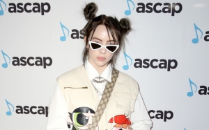 Biasa Tampil Nyentrik, Billie Eilish Dandan Cantik Pakai Baju Pengantin