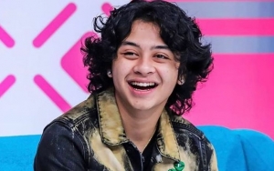  Bastian Bintang Topless Keluyuran Di Bali Ramai Diejek Norak, Fans Beri Pembelaan
