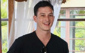Mike Lewis Rela Jadi Kuli Saat Terlibat Aksi Sosial Bangun Sekolah