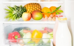 Simpan Makanan di Kulkas Sesuai dengan Jenisnya