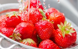 Jangan Mencuci Buah Sebelum Disimpan di Kulkas