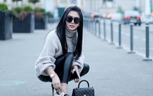 Syahrini Pose Nemplok Mesra di Jet Pribadi, Reino Nyengir Kaku Disorot