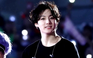 Jungkook BTS Makin Gondrong di Selfie Baru Gegerkan ARMY Sedunia