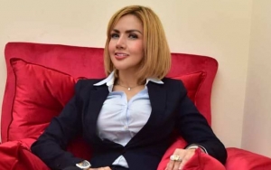 Barbie Kumalasari Kepergok Pakai Ponsel 'Asisten' Saat Asyik Dugem Bareng Cowok