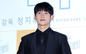 Komentar Mengejutkan Jung Hae In Soal Wajah Tampannya