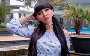 Lucinta Luna Pose Ala Bangsawan Bareng Keluarga 'Kerajaan Inggris' Malah Disindir Halu Akut