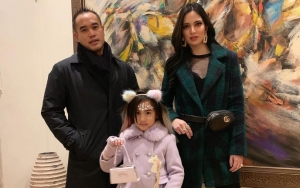Nama Nia Ramadhani Disebut-Sebut Saat Ardi Bakrie Pajang Foto Bareng Umbrella Girl, Ada Apa?