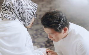  Reino Barack Santun Ajak 'Kencan' Mama Mertua, Harga Sepatu Ibu Syahrini Bikin Geleng Kepala