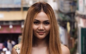 Penundaan Pernikahannya Jadi Bahan Gunjingan, Rina Nose Beri Tanggapan Menohok