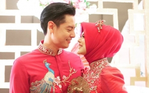  Roger Danuarta Sabar Tunggu Cut Meyriska Dandan, Aksi Pegangi Lipstik Istri Bikin Mak-Mak Naksir