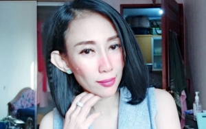 Dewi Sanca Tidur Cuma Pakai Handuk, Ngaku 'Bumil' Malah Dicibir Masuk Angin