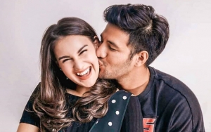  Ammar Zoni Luwes Pegang Lipstik Dandani Irish Bella, Hasil Riasan Di Luar Dugaan